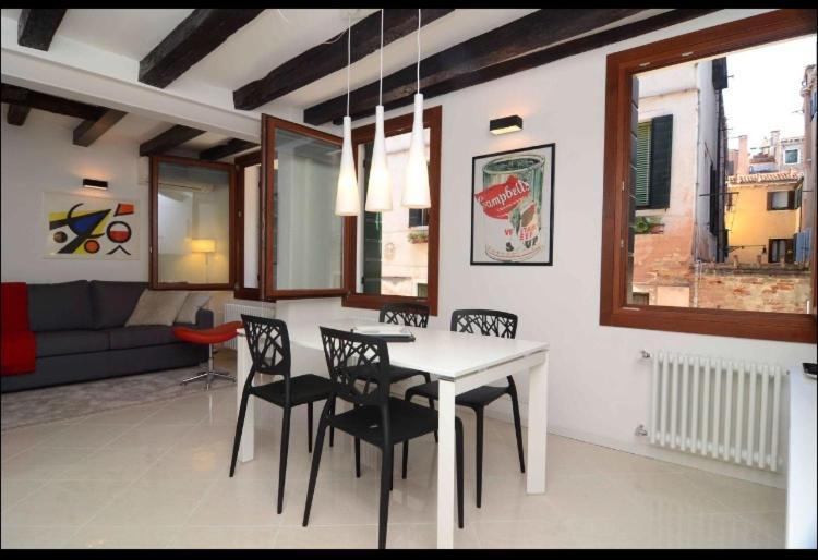 Venice Mirrors Luaran gambar