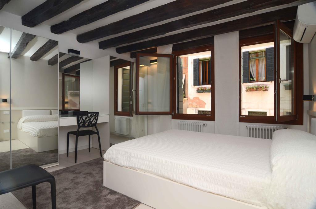 Venice Mirrors Luaran gambar