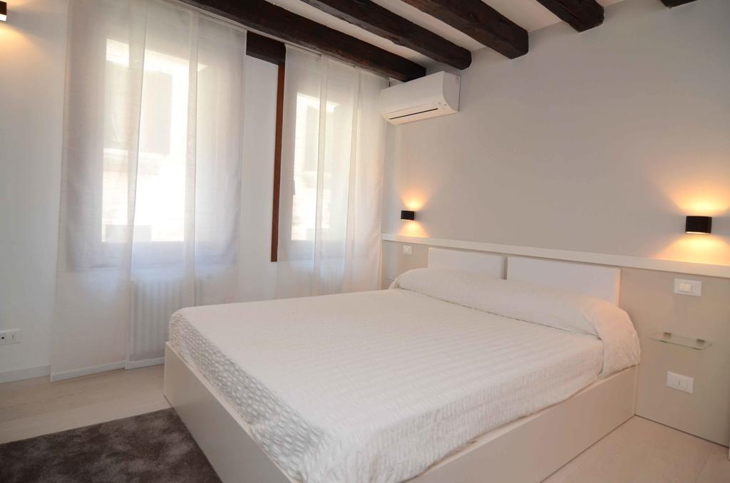 Venice Mirrors Luaran gambar